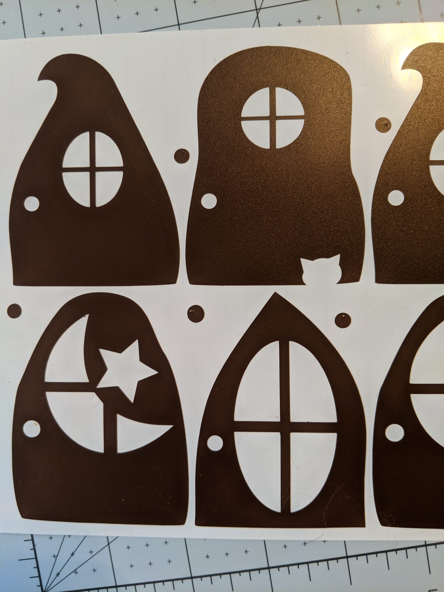 Faerie Door - Cat door - Silhouette image